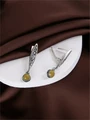 Серьги из серебра с янтарем 22-1283/3